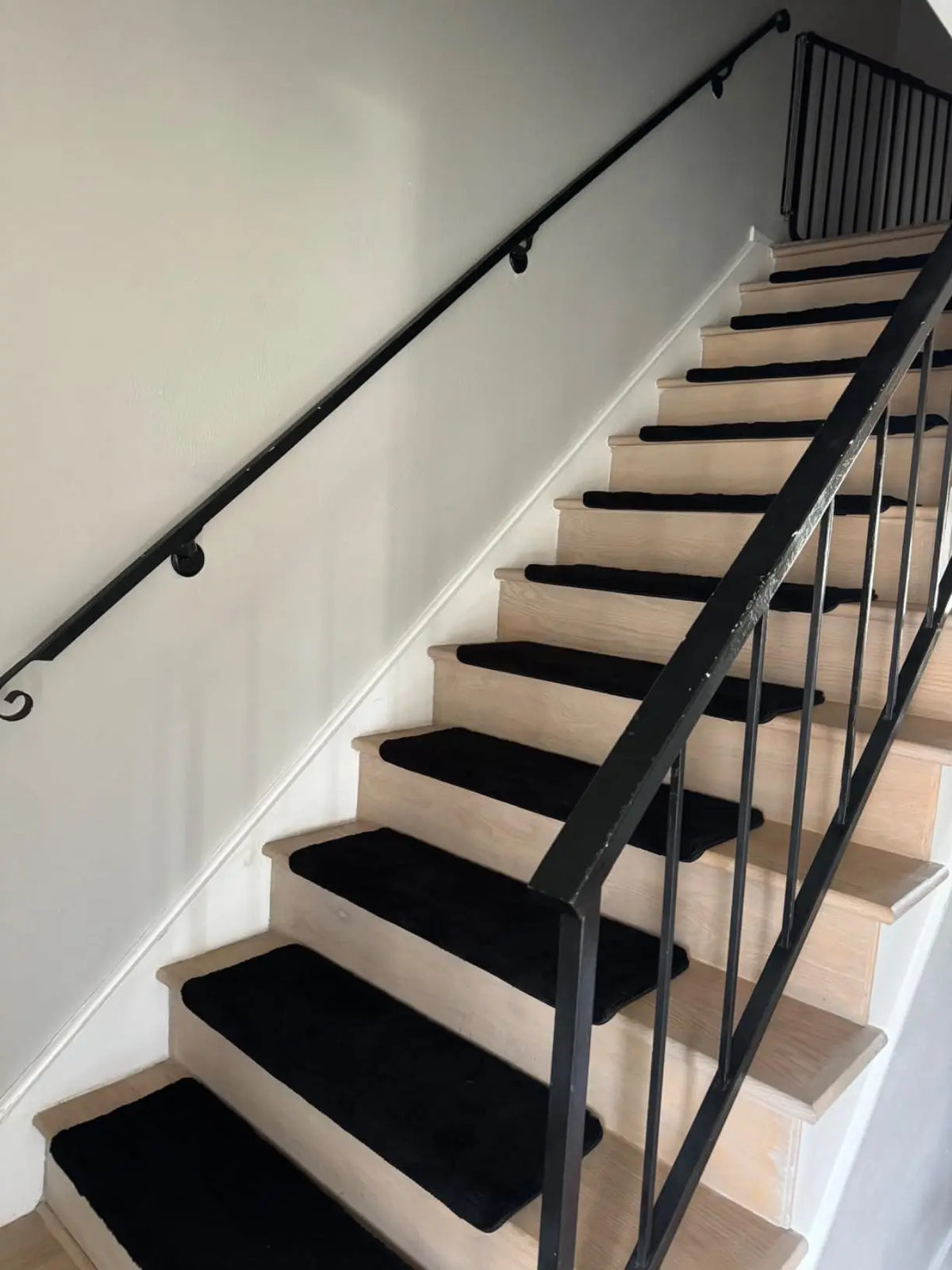 Bullnose Non Slip Stair Treads Washable Self Adhesive Carpet Mats